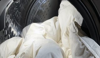 راهنمای شستشوی انواع روتختی در ماشین لباسشویی